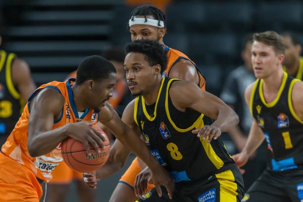 虽然国际乒 虽然国际乒